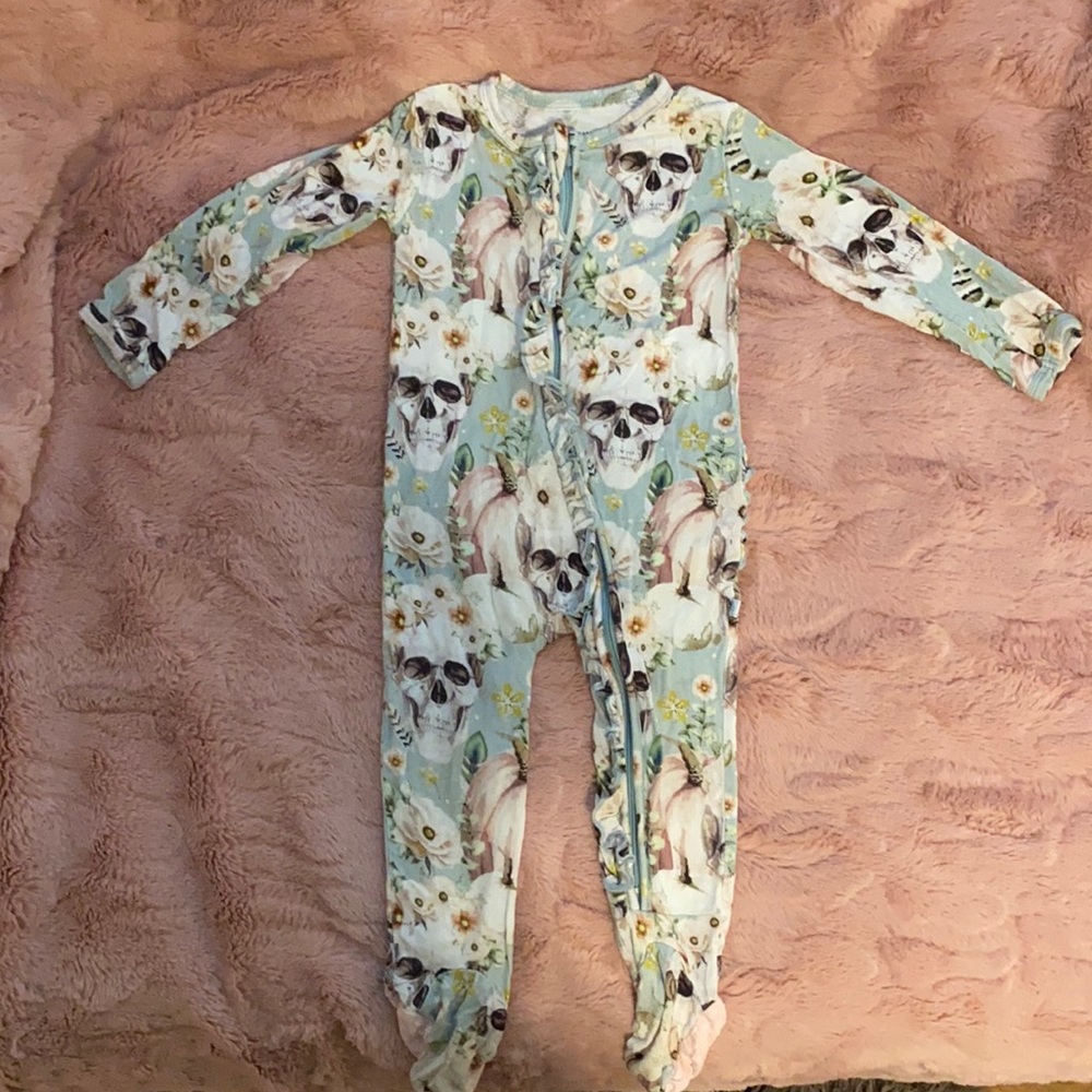 Posh Peanut Rosie Sage ruffled footie